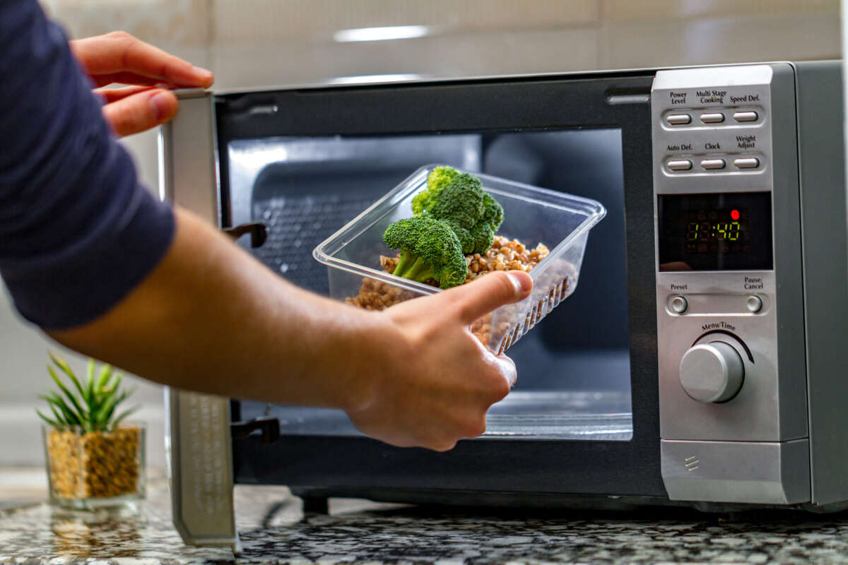 Can Plastic Go In The Microwave: Safe Use Guide