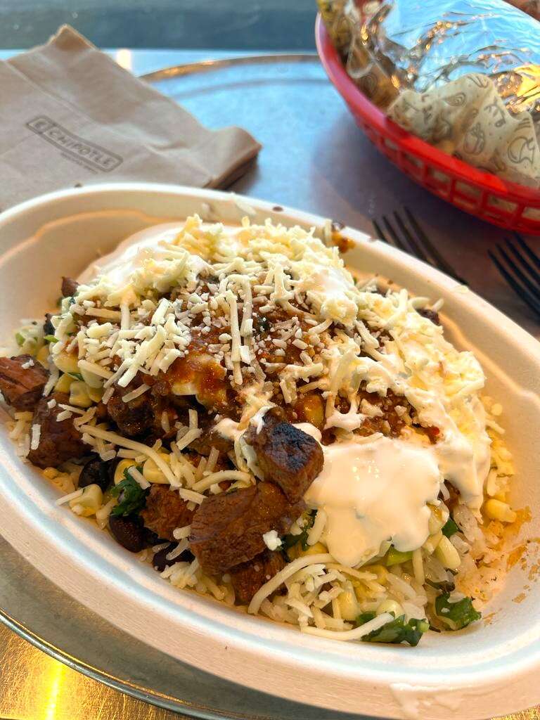 Can Chipotle Bowls Be Microwaved: Safe Reheat Guide