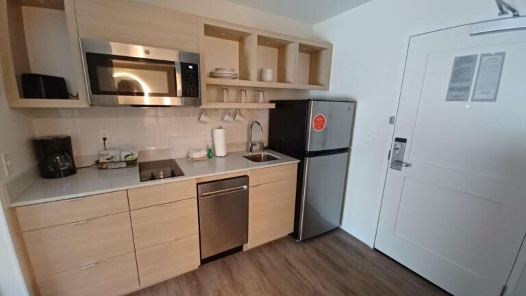 Do Hotel Rooms Have Microwaves