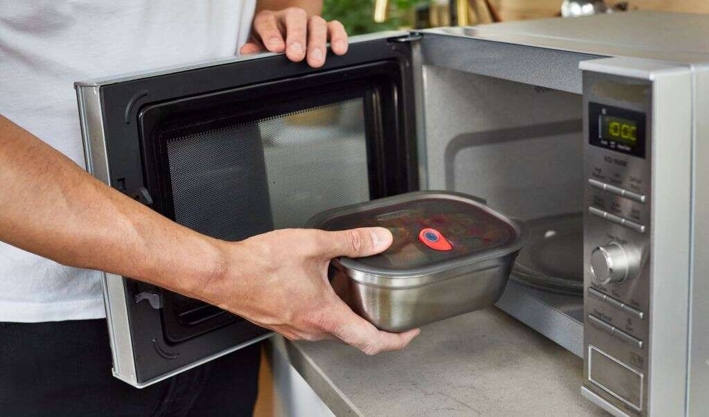 Can You Put Metal In A Convection Microwave